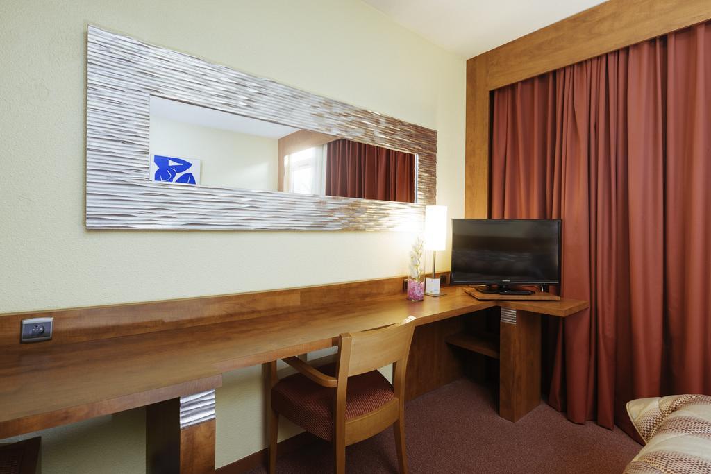 Hotel & Octel